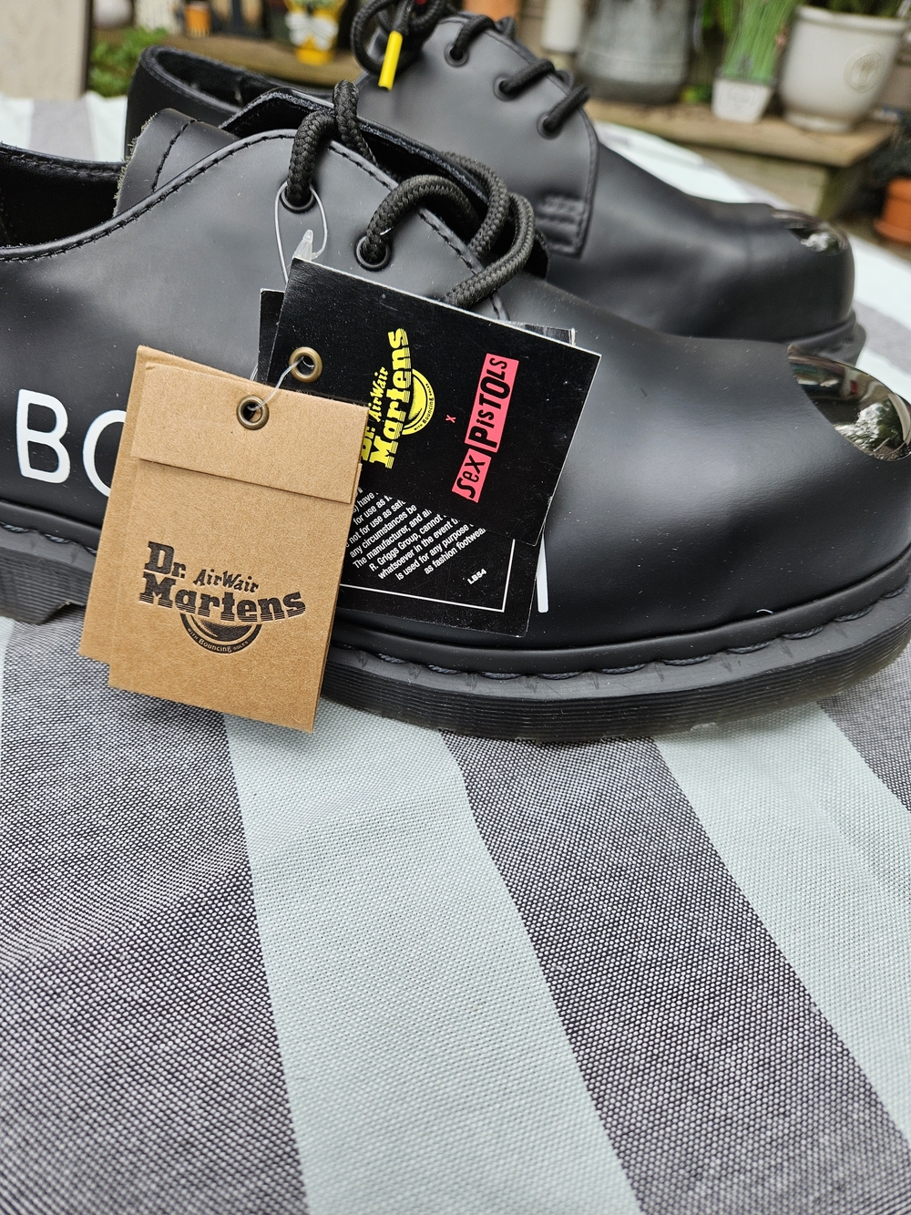 Rare Dr. Martens 1925 x Sex Pistols Boredom Nowhere Steel Toe Shoes - NWT SZ 9 - Picture 3 of 10